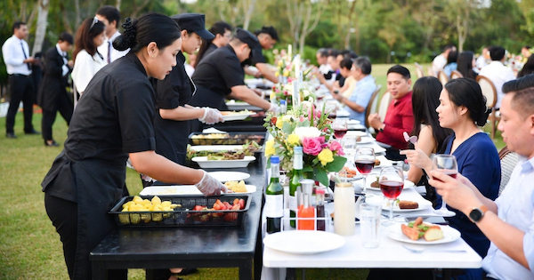 Nhà hàng và các dịch vụ ăn uống phục vụ lưu động